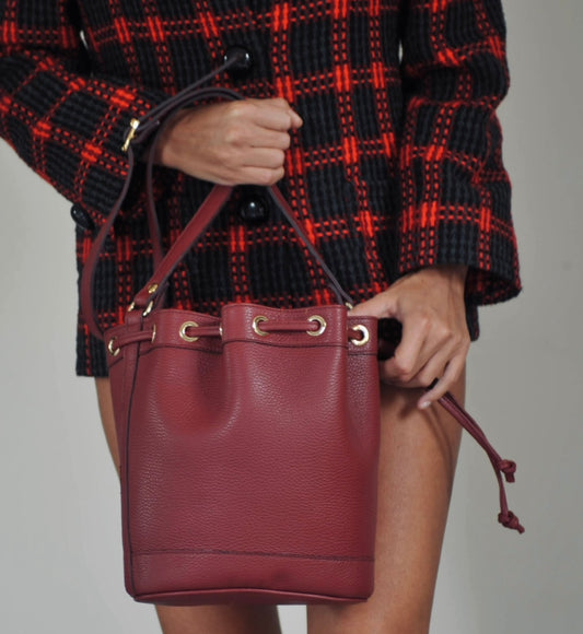 Amira medium Bucket Cranberry